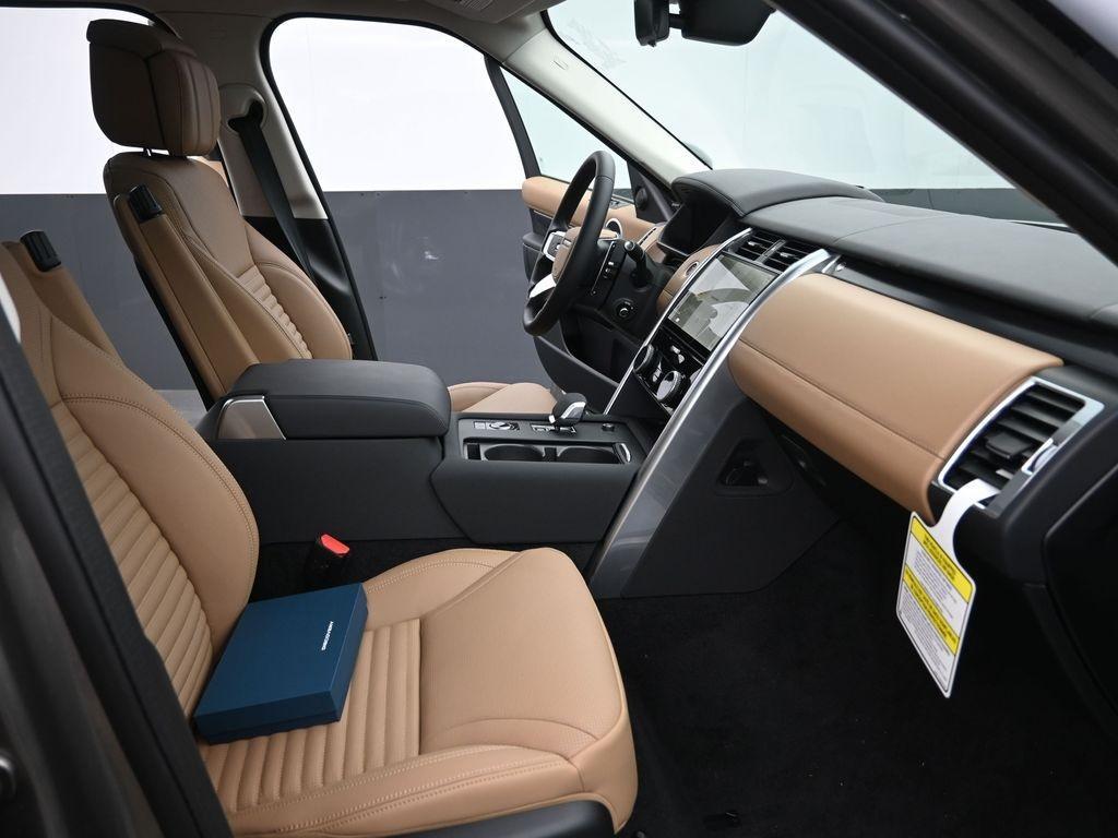 new 2025 Land Rover Discovery car, priced at $87,018