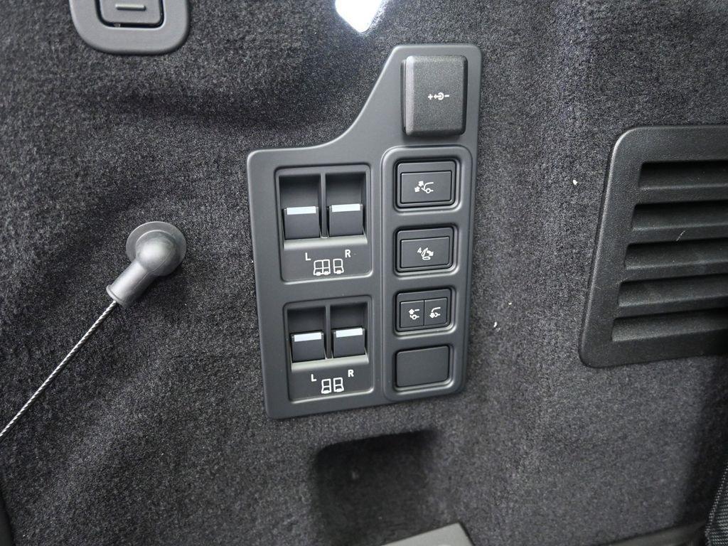 new 2025 Land Rover Discovery car, priced at $87,018