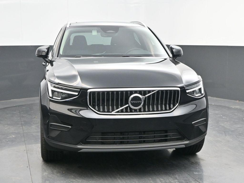 new 2025 Volvo XC40 car, priced at $45,465