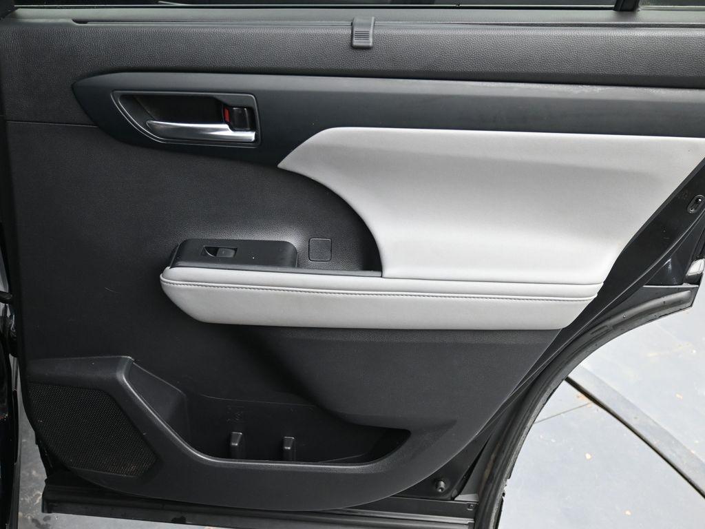 used 2020 Toyota Highlander car, priced at $28,998