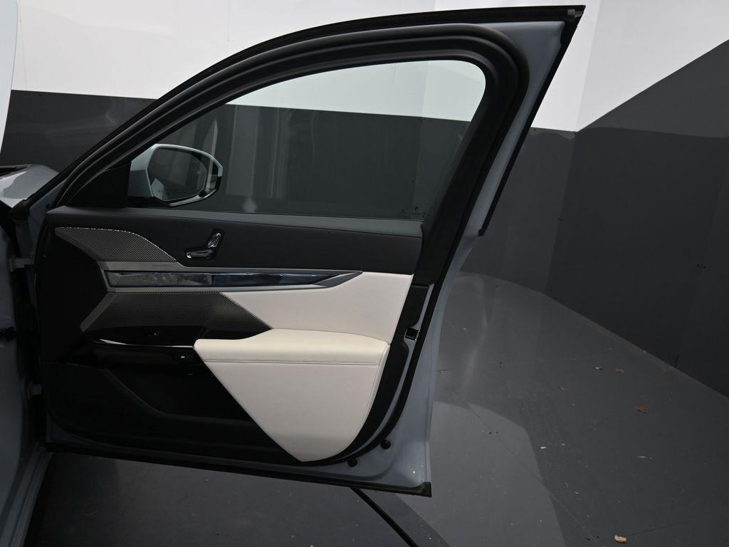 used 2023 BMW 760 car, priced at $75,998