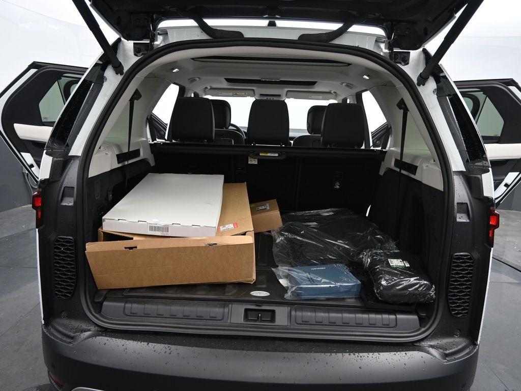 new 2025 Land Rover Discovery car, priced at $65,153