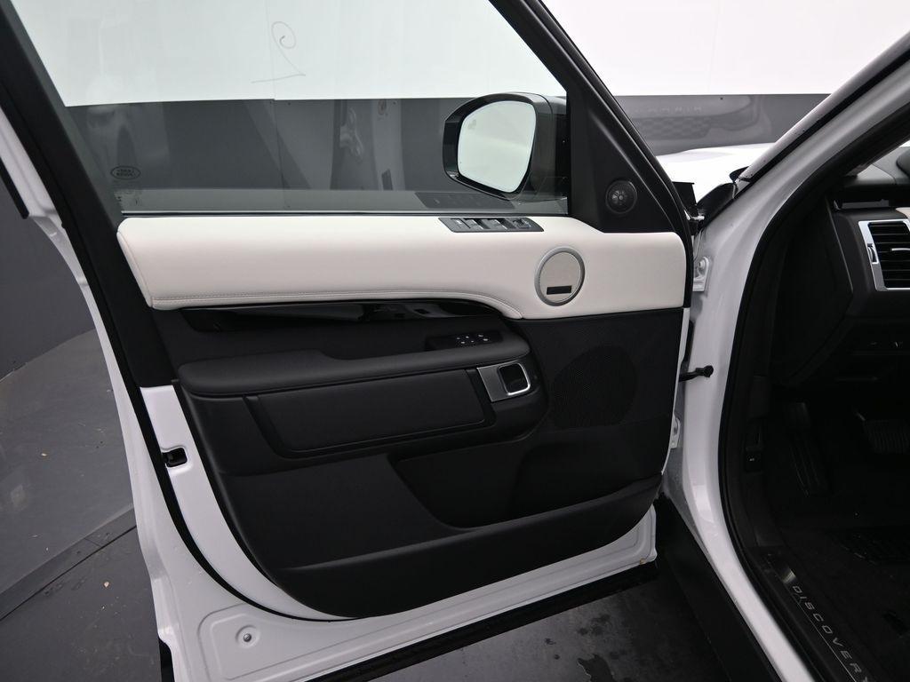 new 2025 Land Rover Discovery car, priced at $65,153