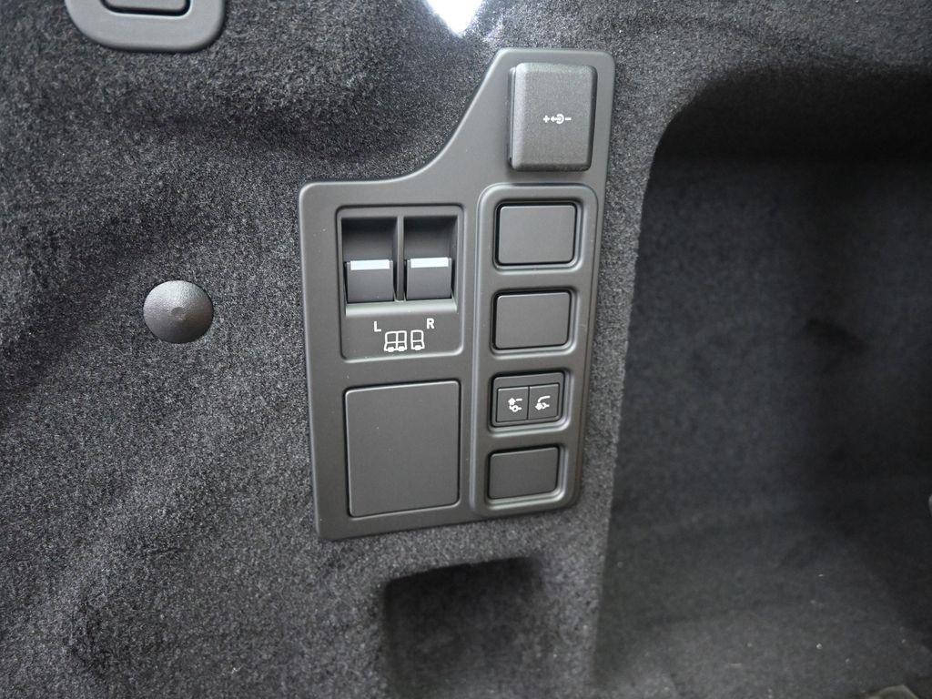 new 2025 Land Rover Discovery car, priced at $65,153