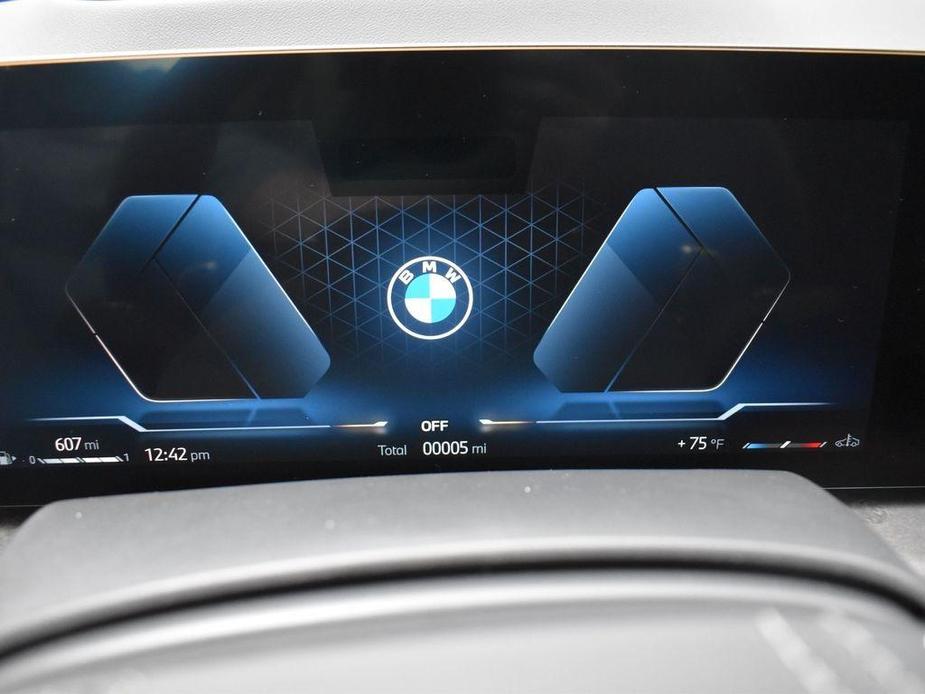 new 2025 BMW X7 car, priced at $93,150