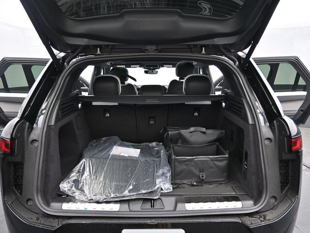 new 2025 Land Rover Range Rover Sport car, priced at $106,275