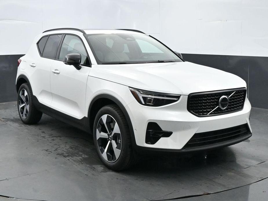 new 2025 Volvo XC40 car, priced at $48,315