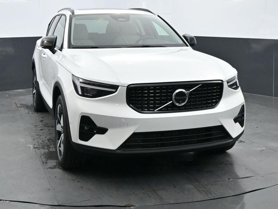 new 2025 Volvo XC40 car, priced at $48,315