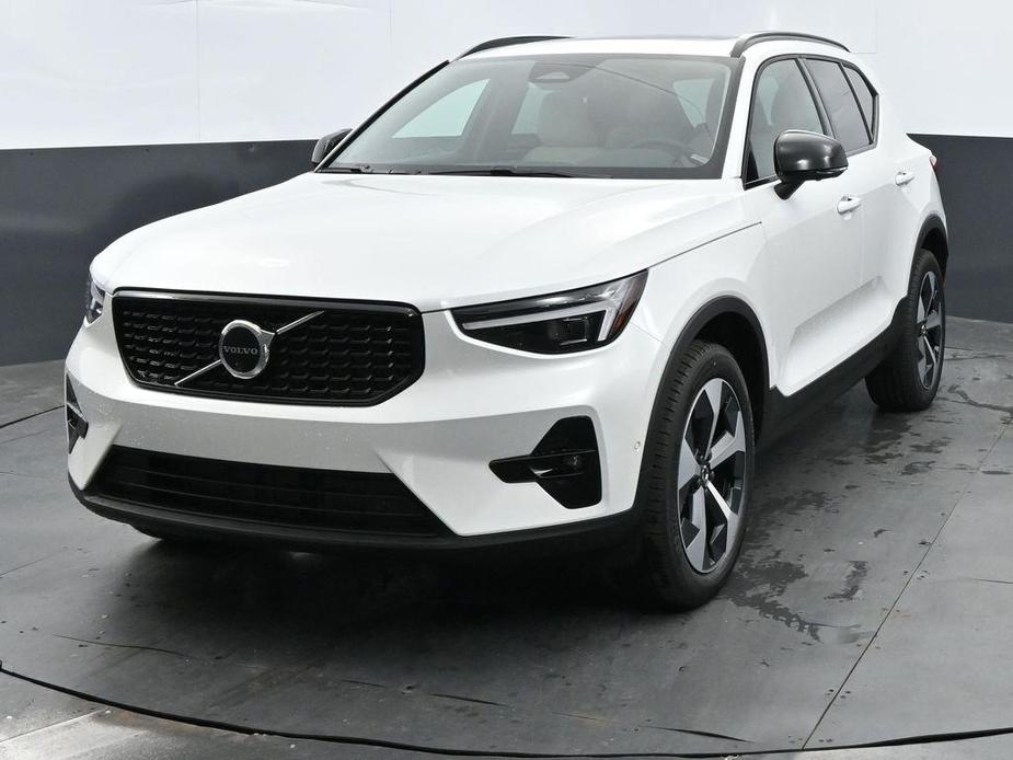 new 2025 Volvo XC40 car, priced at $48,315