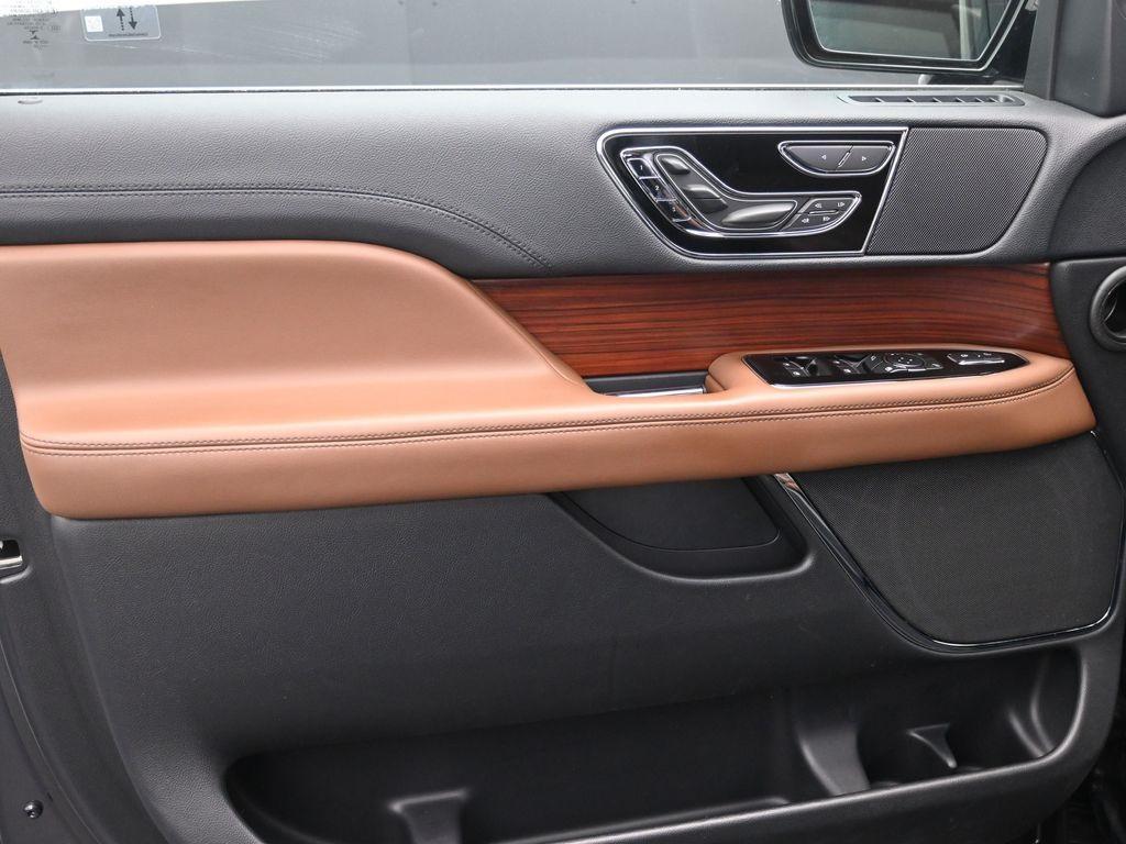used 2022 Lincoln Navigator car, priced at $50,998