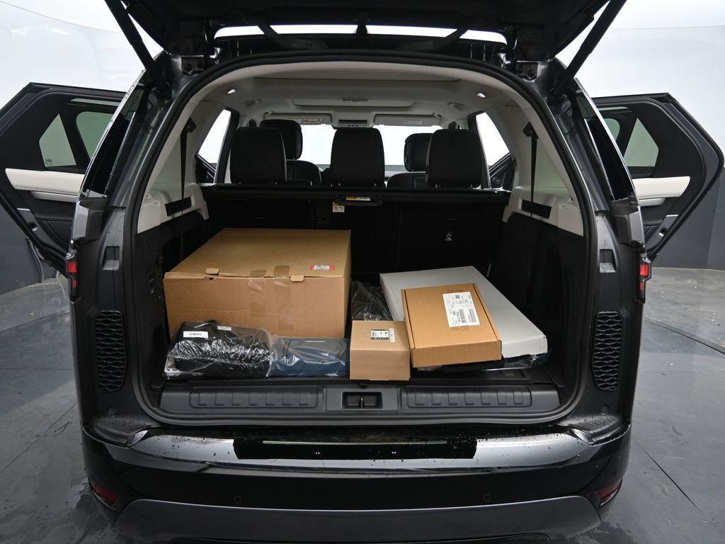 new 2025 Land Rover Discovery car, priced at $78,663