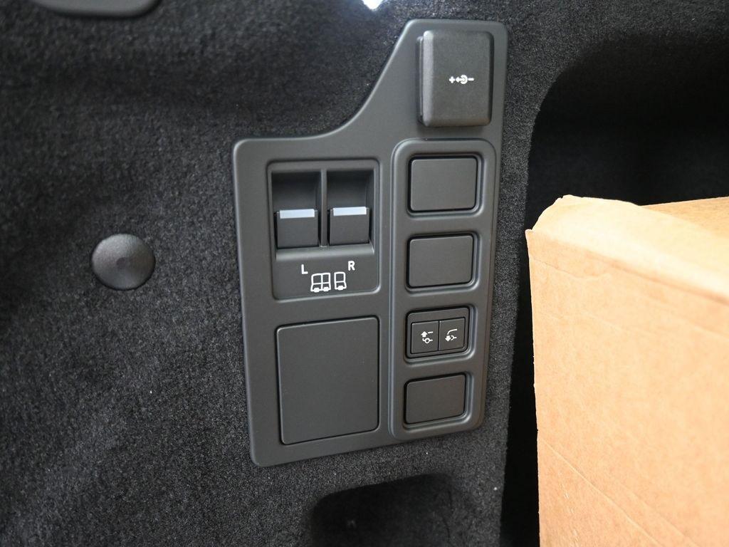 new 2025 Land Rover Discovery car, priced at $78,663