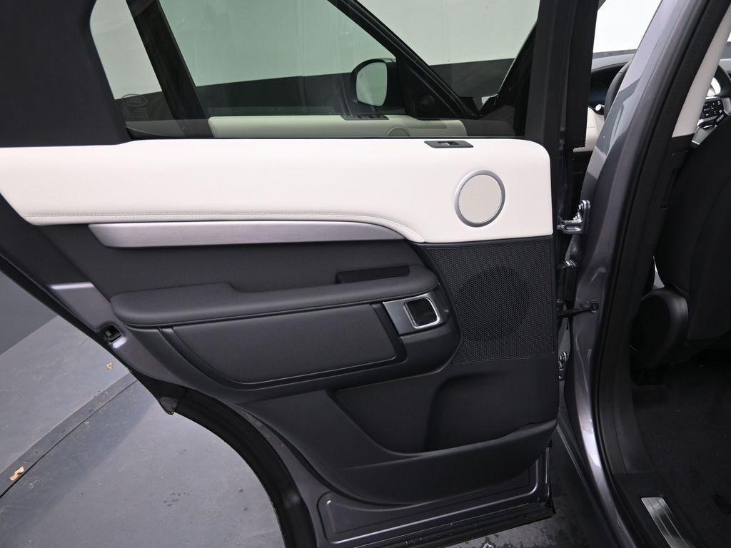 new 2025 Land Rover Discovery car, priced at $78,663