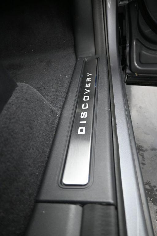 new 2025 Land Rover Discovery car, priced at $78,663