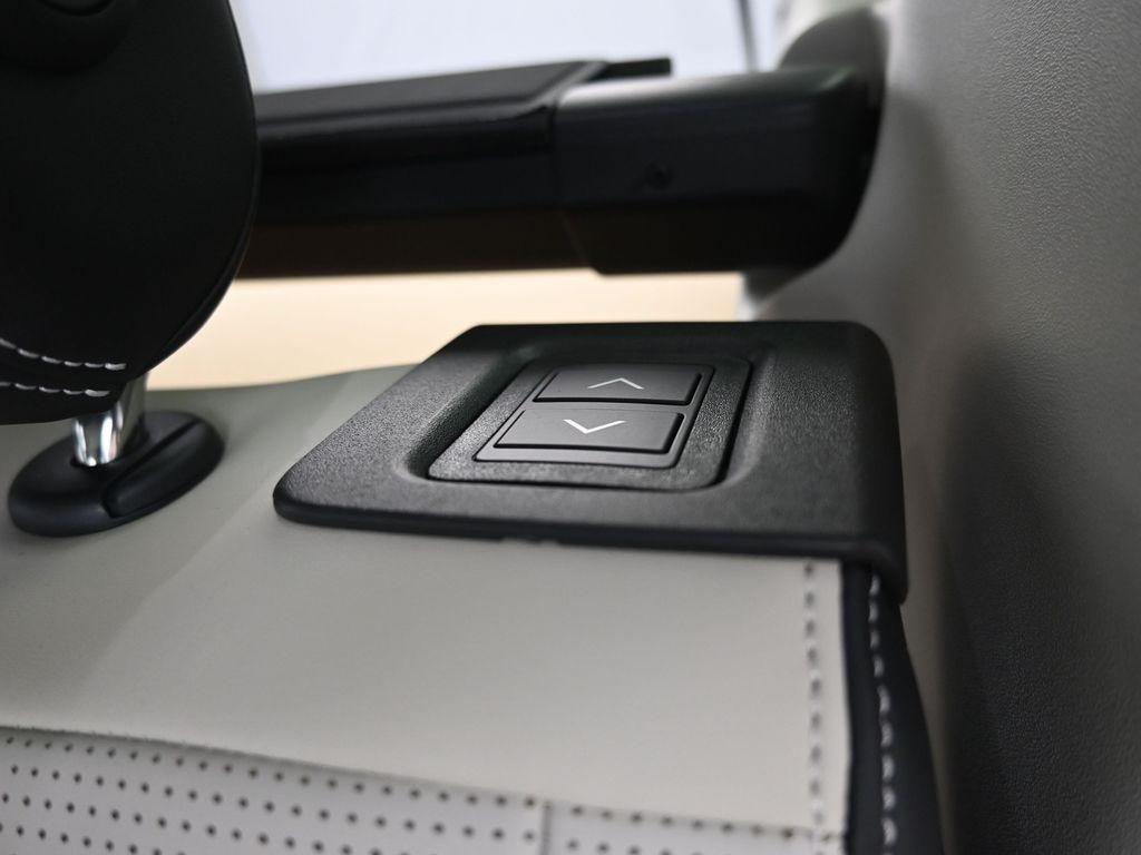 new 2025 Land Rover Discovery car, priced at $78,663