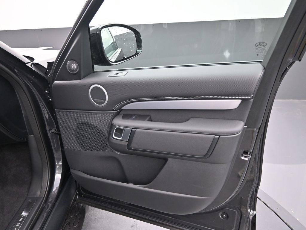 new 2025 Land Rover Discovery car, priced at $83,178
