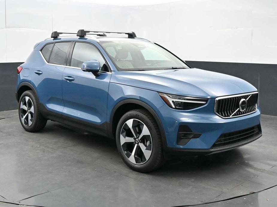 new 2025 Volvo XC40 car, priced at $49,770