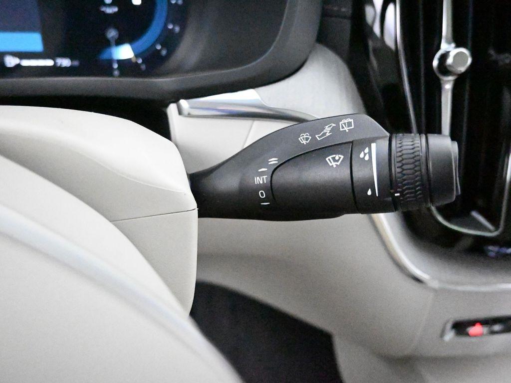 new 2025 Volvo XC60 car, priced at $62,195