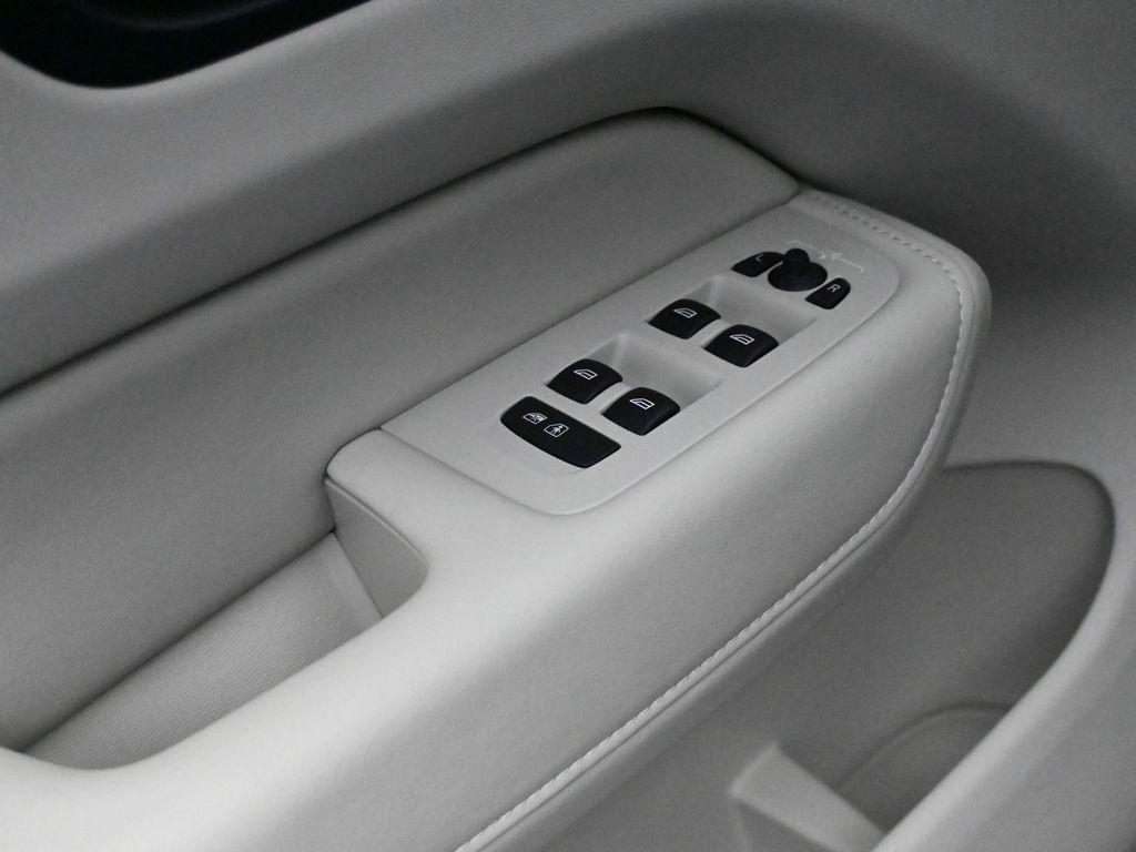 new 2025 Volvo XC60 car, priced at $62,195
