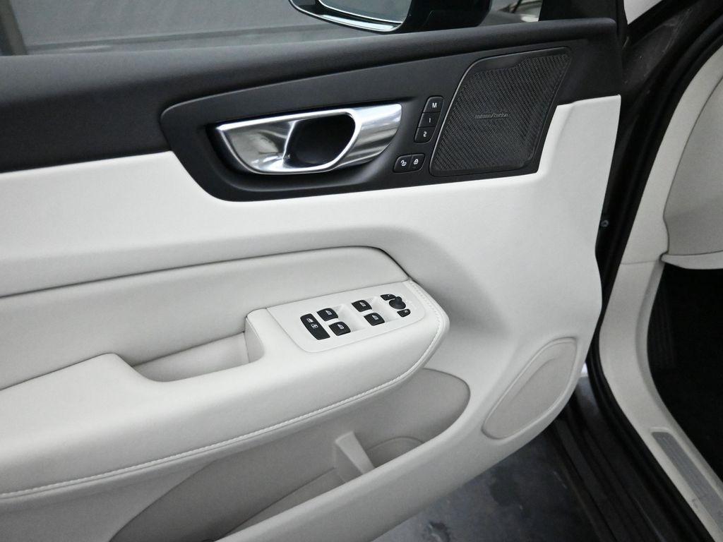 new 2025 Volvo XC60 car, priced at $62,195