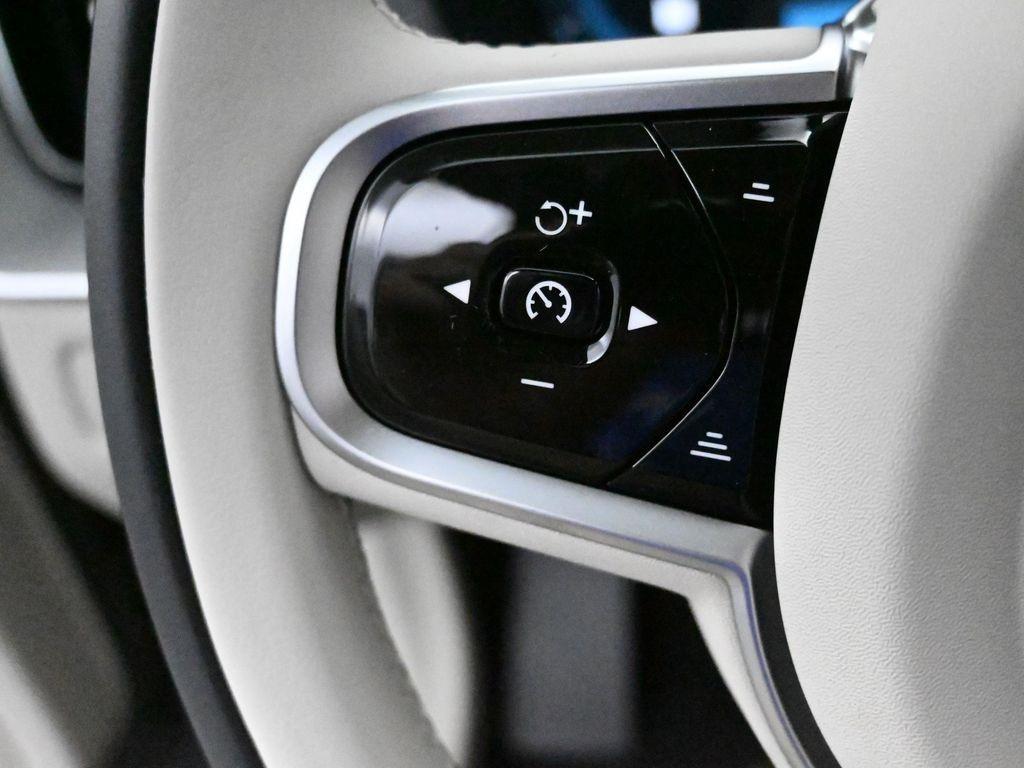 new 2025 Volvo XC60 car, priced at $62,195