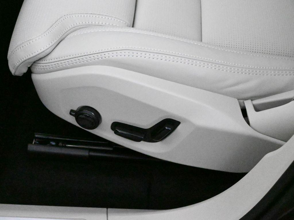 new 2025 Volvo XC60 car, priced at $62,195