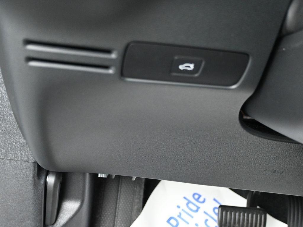 used 2025 Volvo XC40 car, priced at $37,998