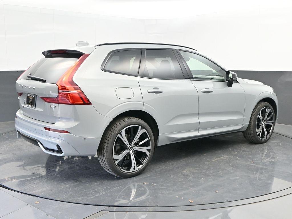 new 2025 Volvo XC60 car, priced at $59,095