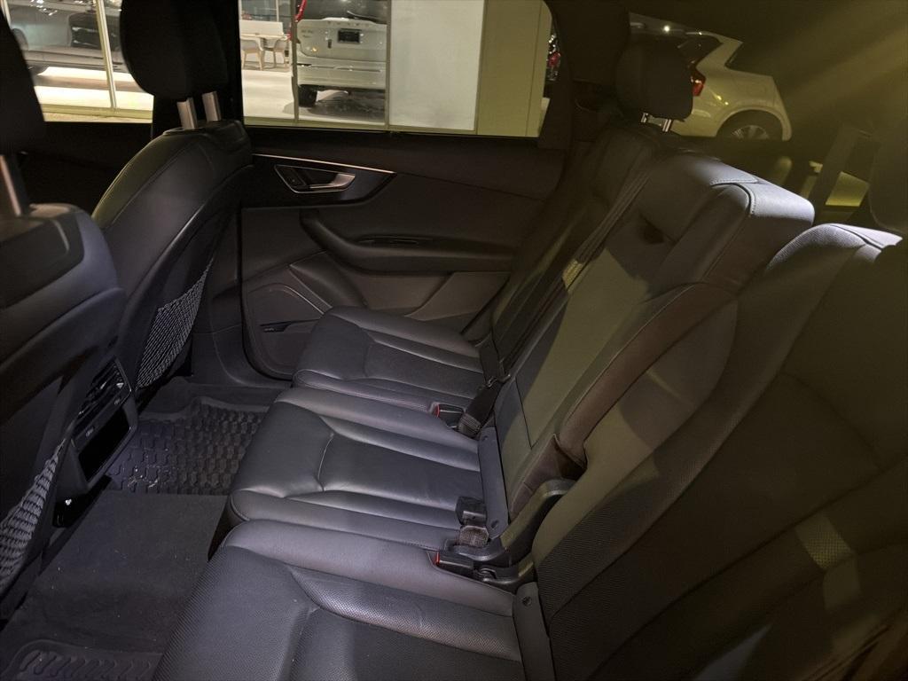 used 2020 Audi Q7 car, priced at $27,998