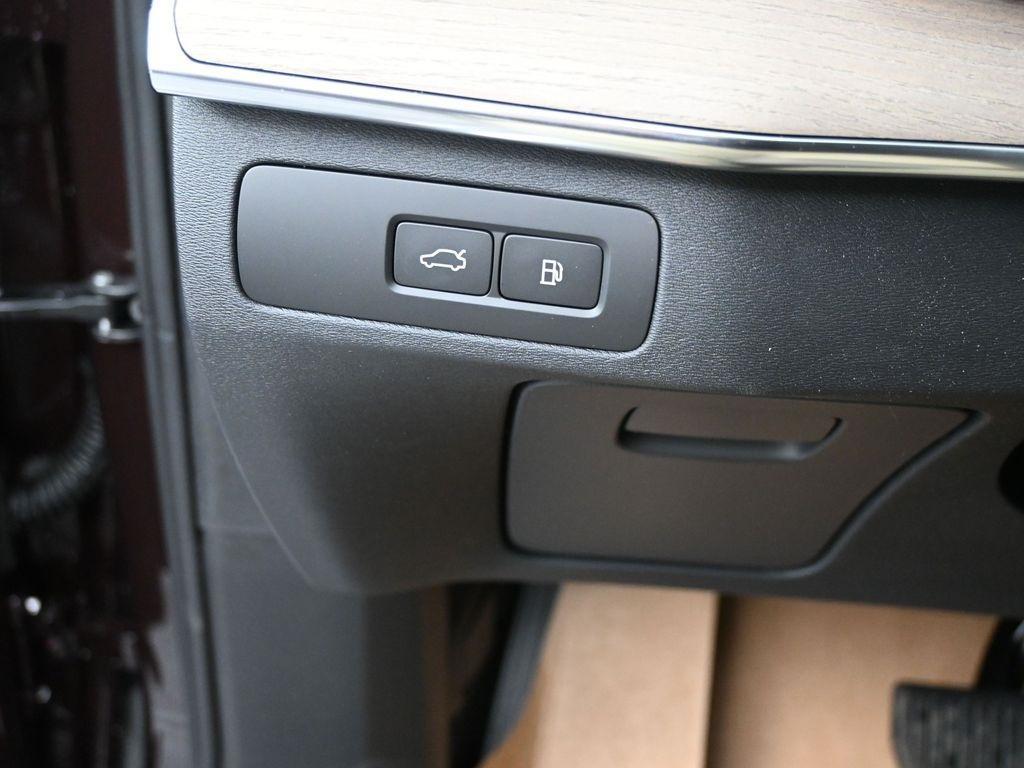 new 2025 Volvo XC90 Plug-In Hybrid car, priced at $71,293