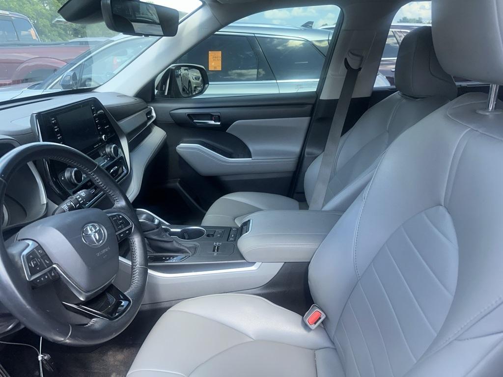 used 2020 Toyota Highlander car, priced at $28,599