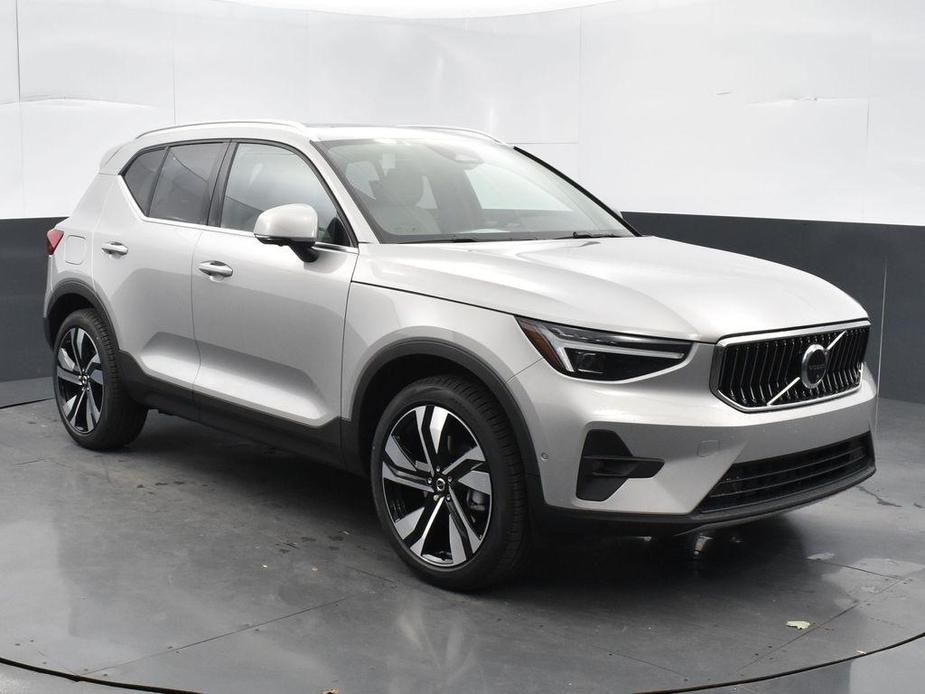 new 2024 Volvo XC40 car, priced at $49,670