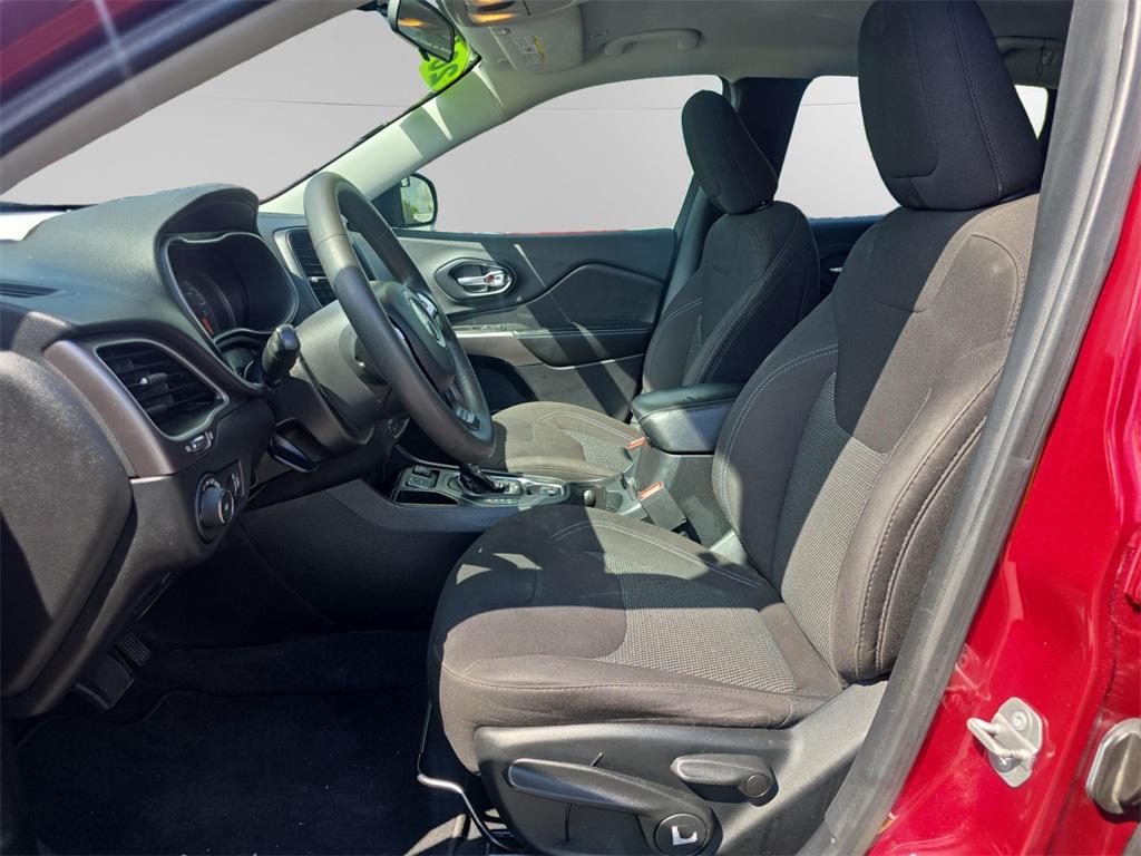 used 2019 Jeep Cherokee car, priced at $12,936