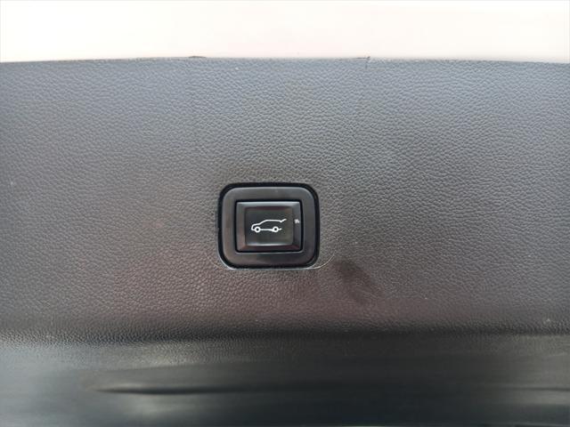 used 2022 Chevrolet Traverse car, priced at $28,253