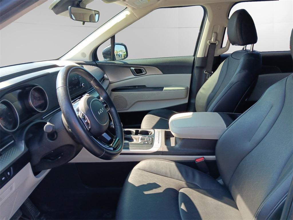 used 2023 Kia Carnival car, priced at $27,664