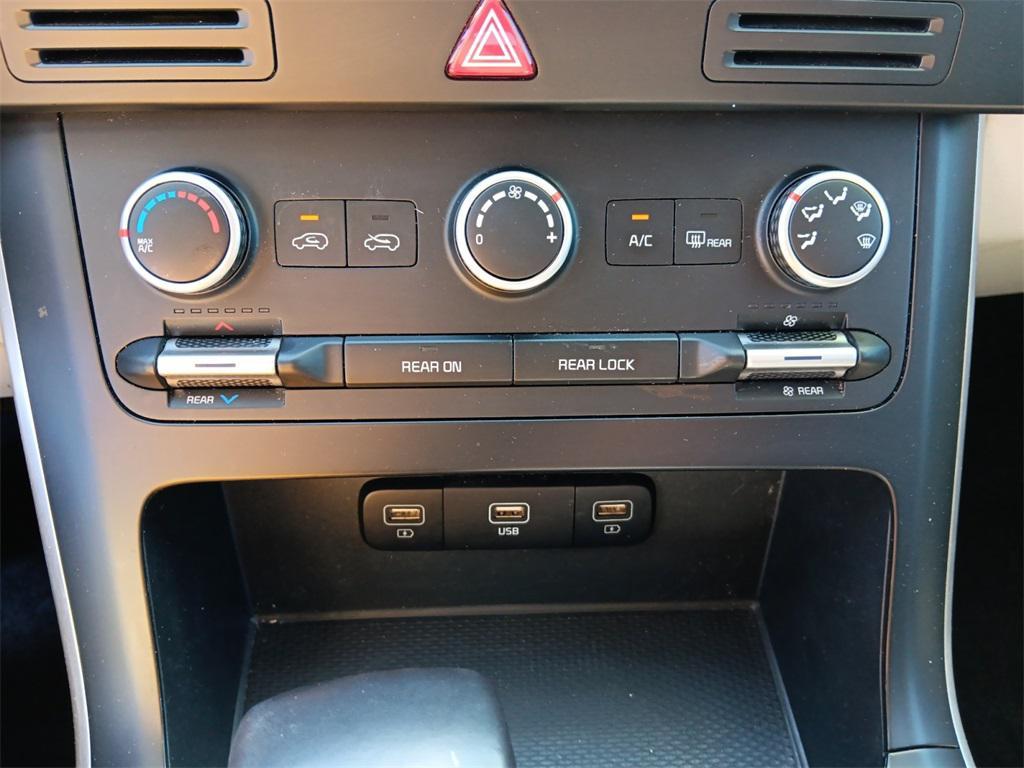 used 2023 Kia Carnival car, priced at $27,664