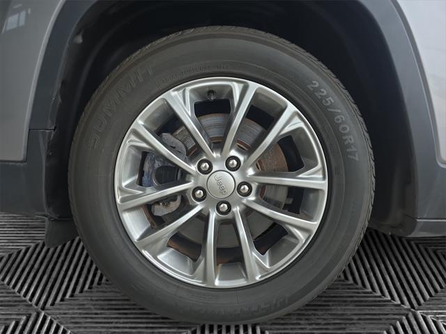 used 2020 Jeep Cherokee car, priced at $15,044
