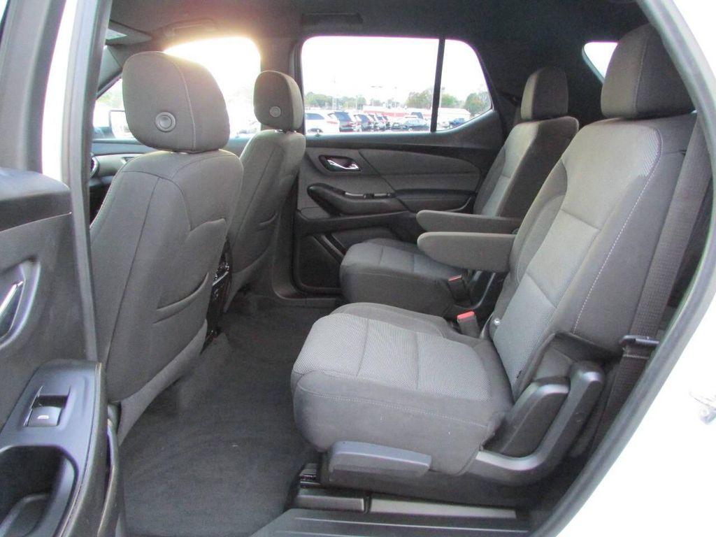 used 2023 Chevrolet Traverse car, priced at $27,900