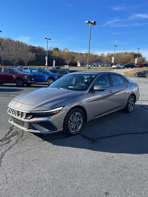 used 2024 Hyundai Elantra car