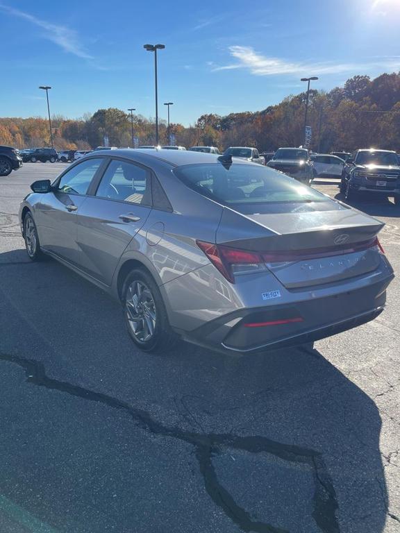 used 2024 Hyundai Elantra car