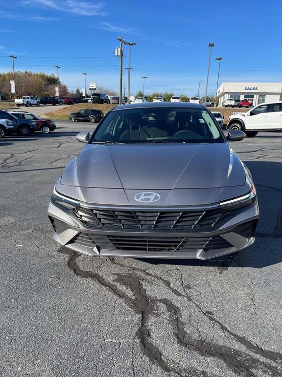 used 2024 Hyundai Elantra car