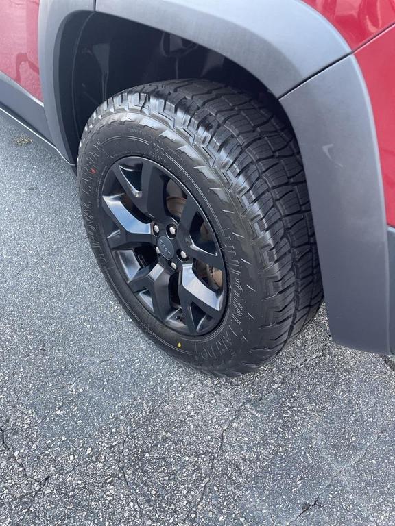 used 2016 Jeep Cherokee car