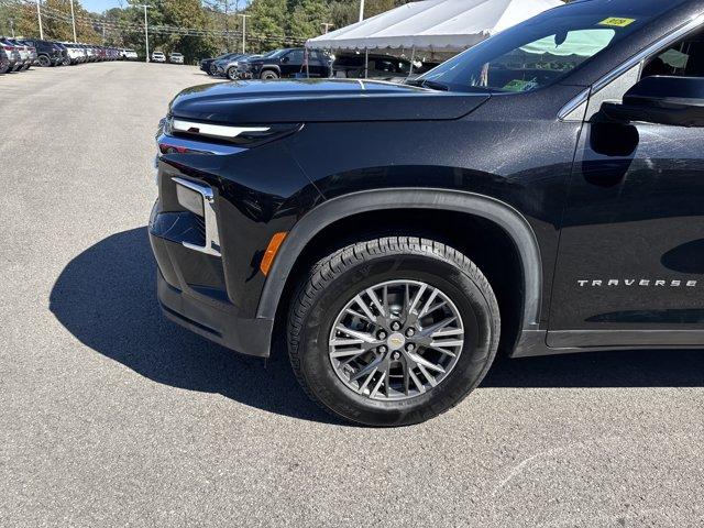 used 2024 Chevrolet Traverse car, priced at $37,801