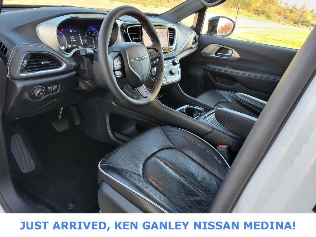 used 2025 Chrysler Pacifica car, priced at $37,903