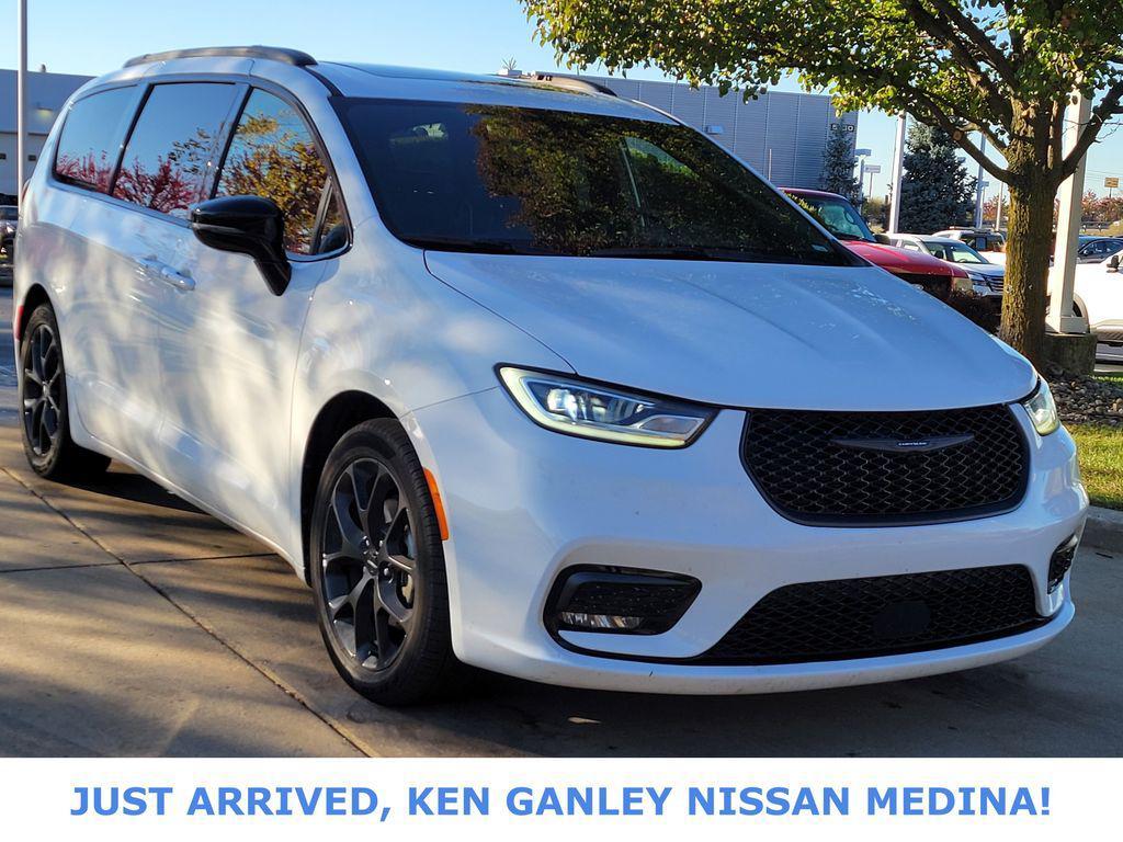 used 2025 Chrysler Pacifica car, priced at $37,903