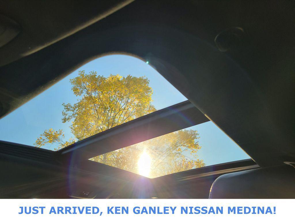 used 2025 Chrysler Pacifica car, priced at $37,903