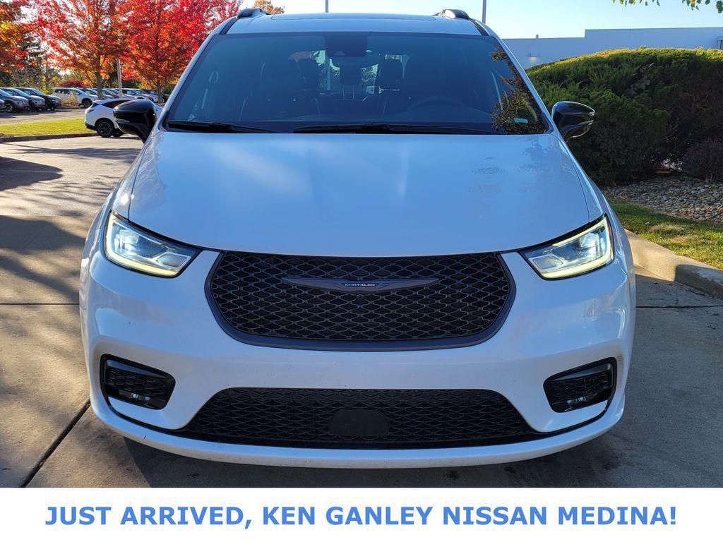 used 2025 Chrysler Pacifica car, priced at $37,903