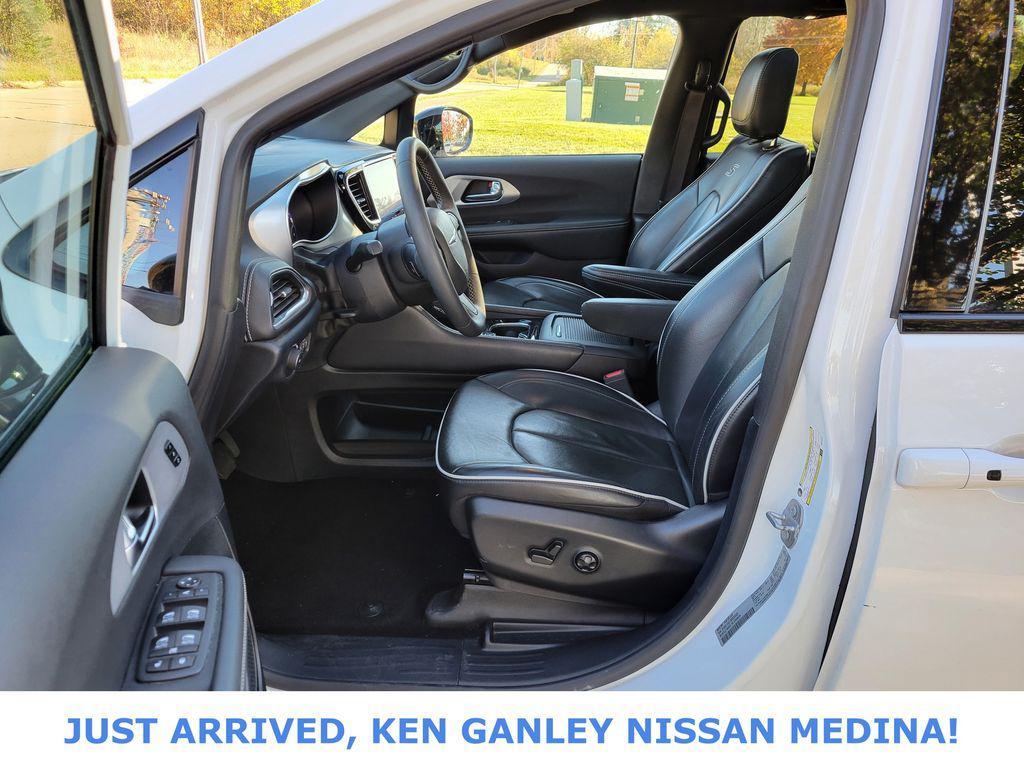 used 2025 Chrysler Pacifica car, priced at $37,903