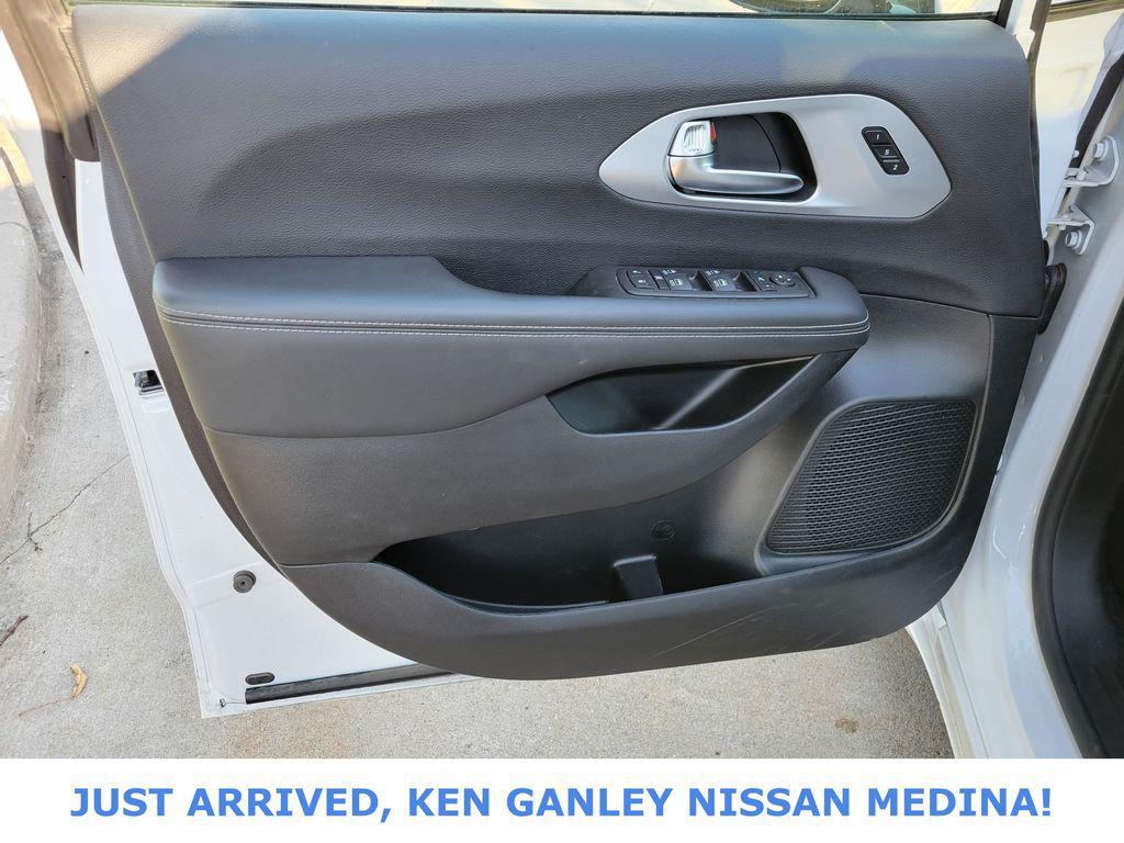 used 2025 Chrysler Pacifica car, priced at $37,903