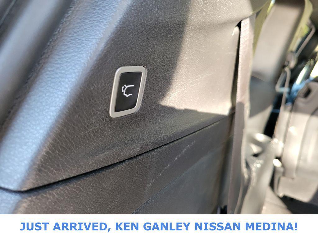 used 2025 Chrysler Pacifica car, priced at $37,903